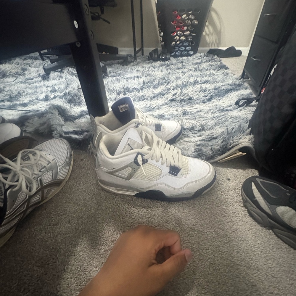 Jordan four White and Navy Retro